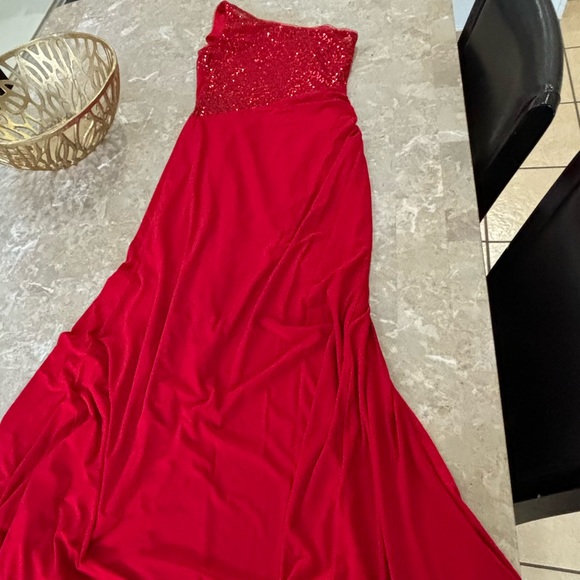 Beautiful Red Long Sequin Formal Dress One Shouldered - Picture 5 of 5